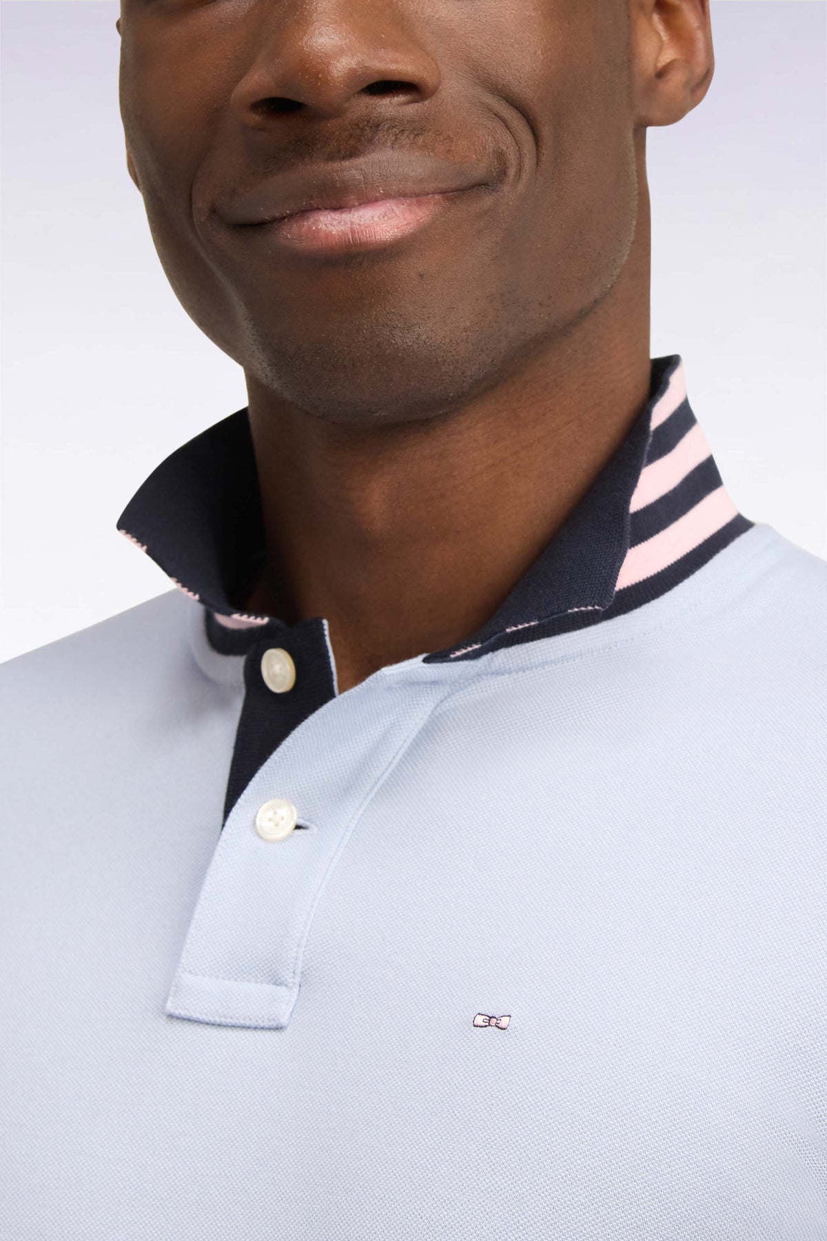 Polo manches courtes sous-col rayé en coton Pima gris coupe droite