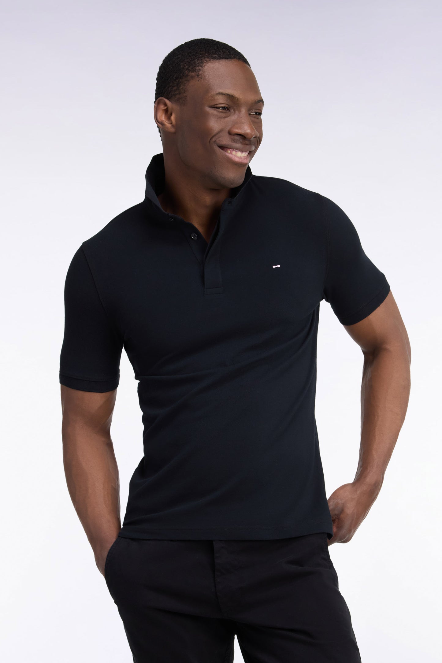 Polo manches courtes en coton stretch noir coupe ajustée