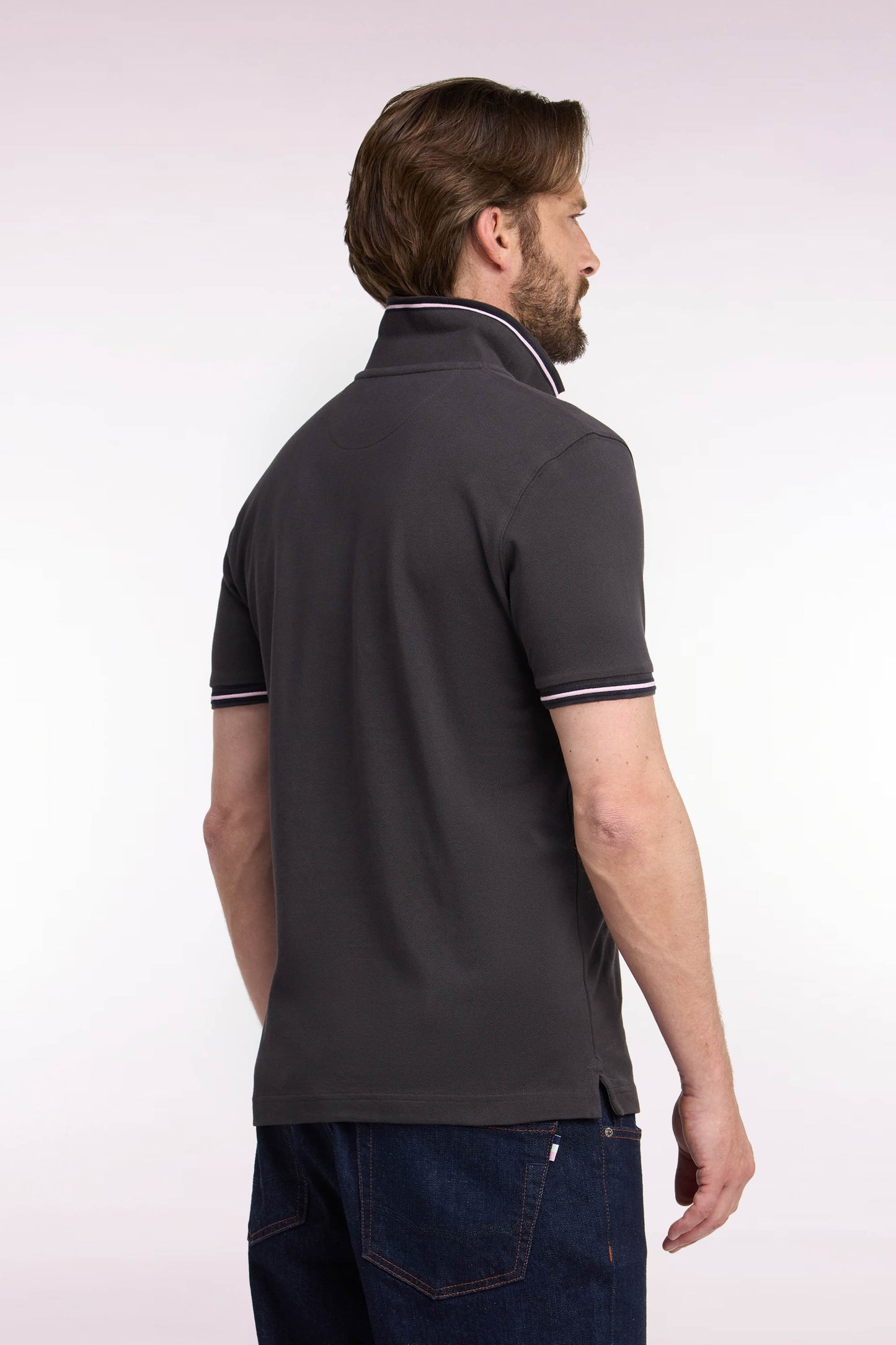 Polo manches courtes en piqué coton marron coupe droite