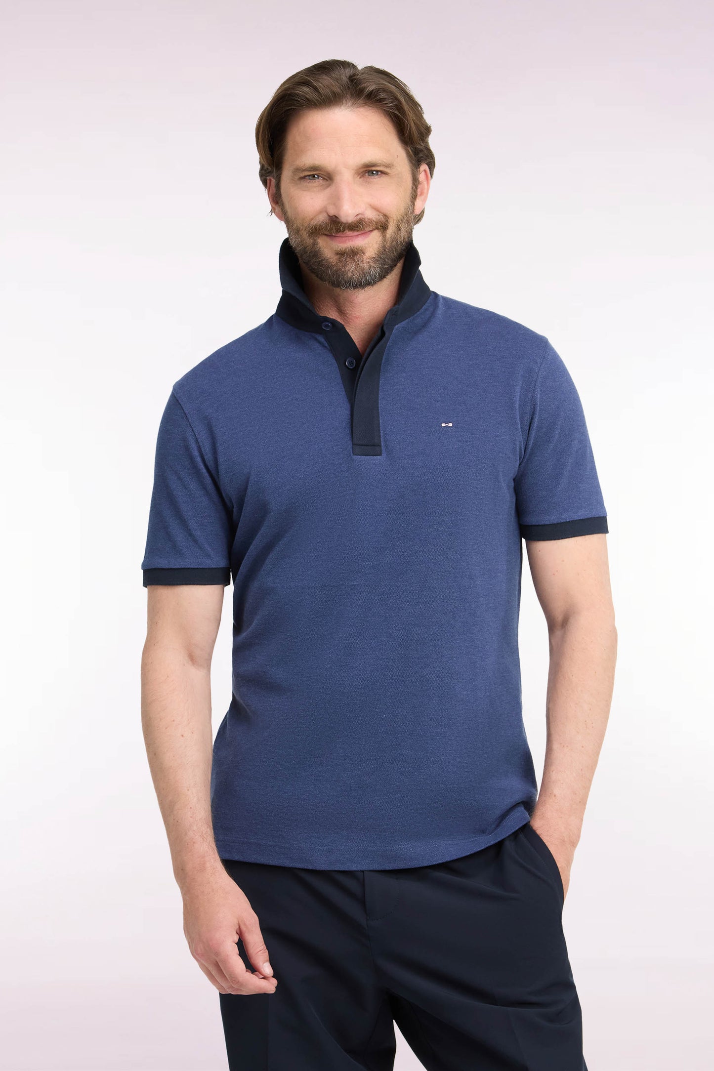 Polo manches courtes en coton bleu et marine coupe droite