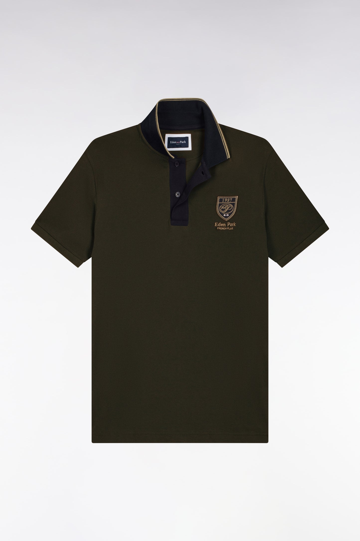 Polo manches courtes en coton vert à écusson coupe droite