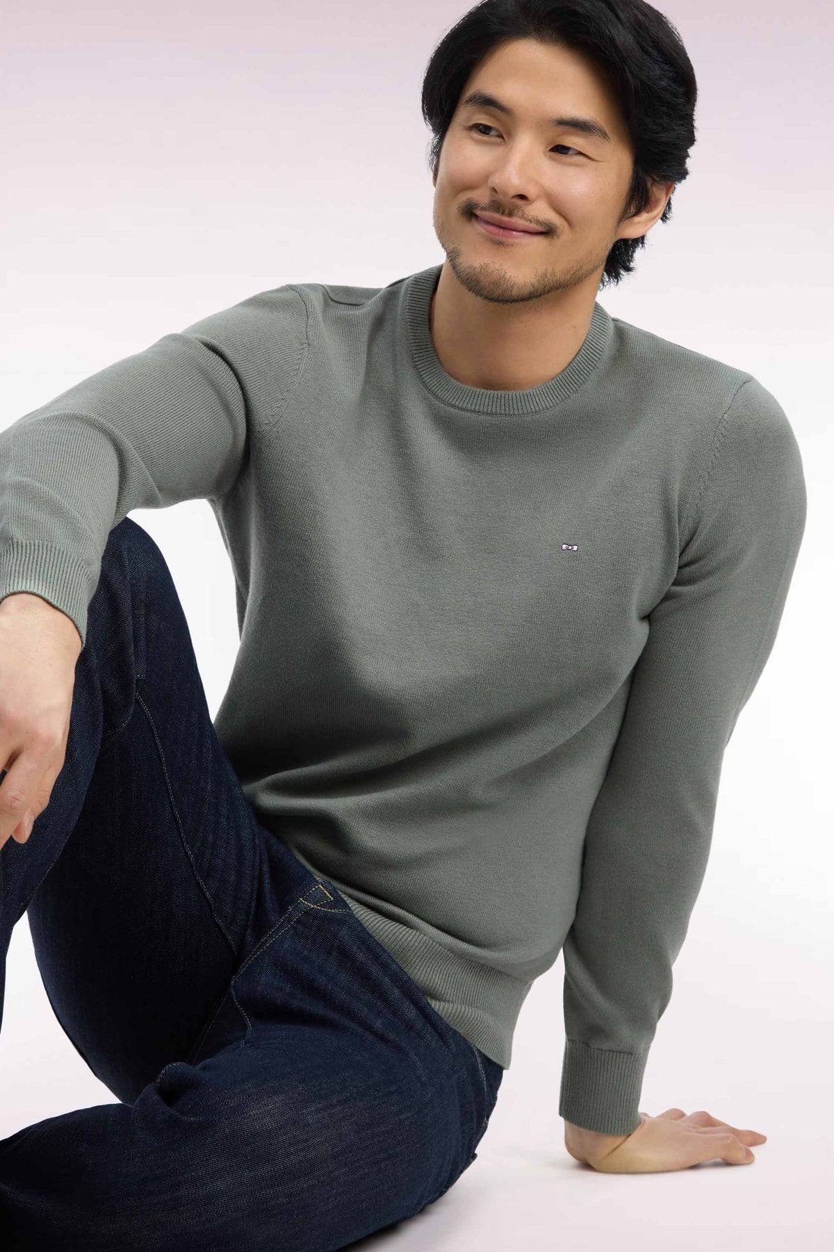 Pull col rond en laine et coton vert olive coupe droite