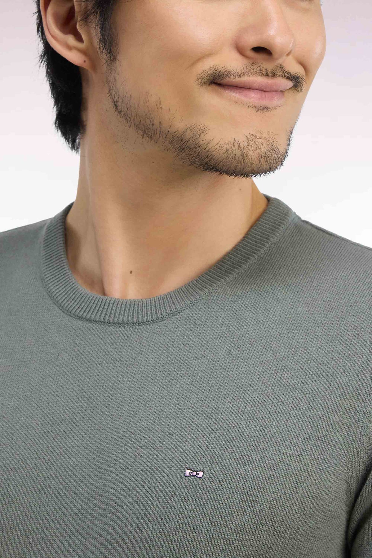 Pull col rond en laine et coton vert olive coupe droite