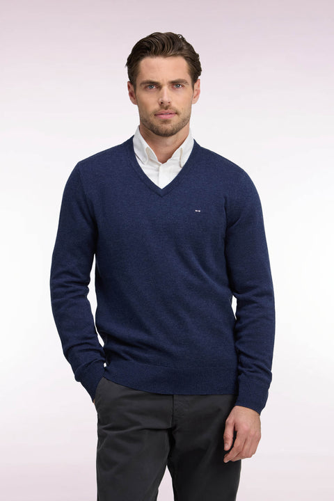 Pull col V en laine et coton bleu coupe droite - Image 3