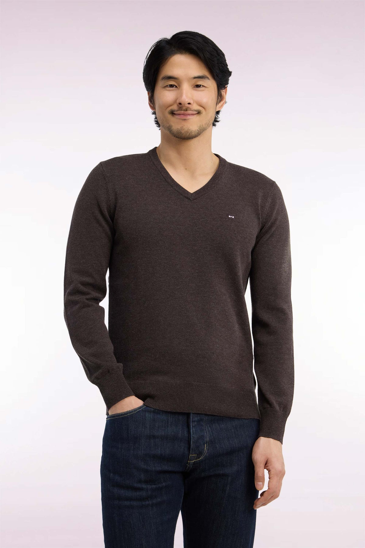 Pull col V en laine et coton marron coupe droite