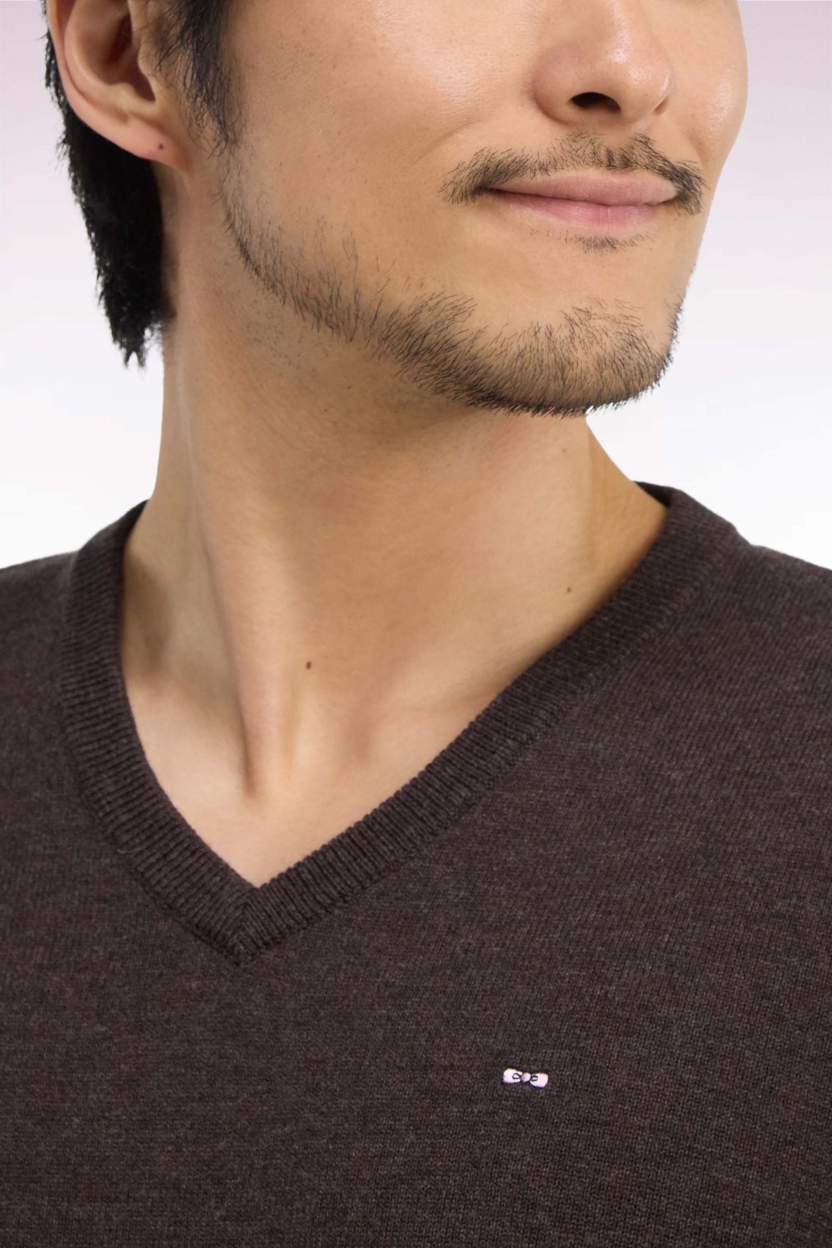 Pull col V en laine et coton marron coupe droite