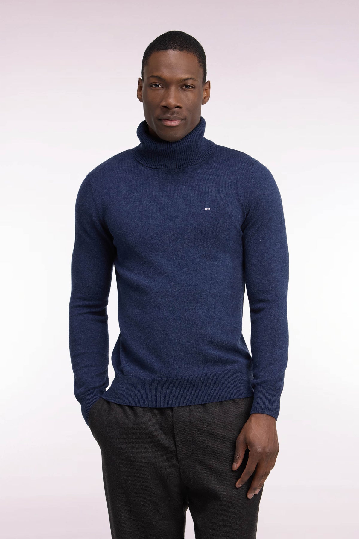 Pull col roulé en laine et coton bleu coupe droite