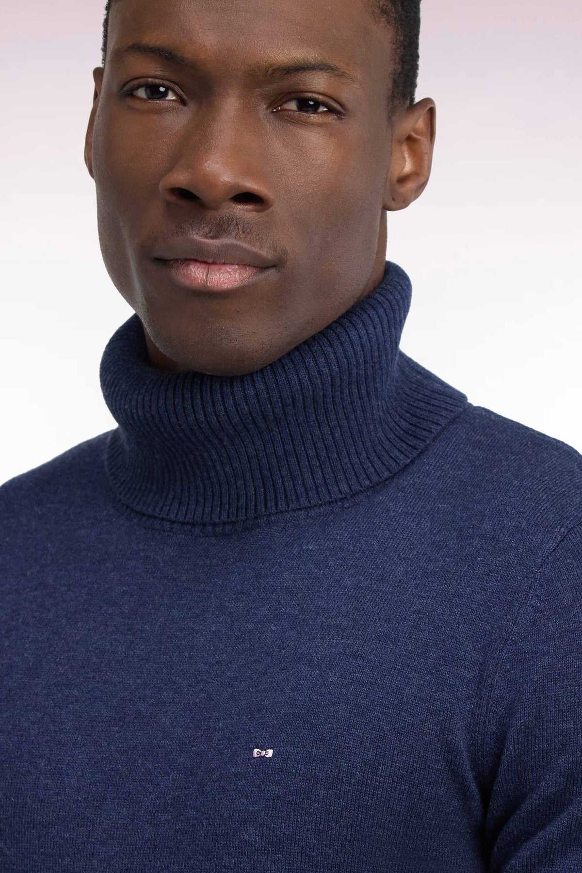 Pull col roulé en laine et coton bleu coupe droite