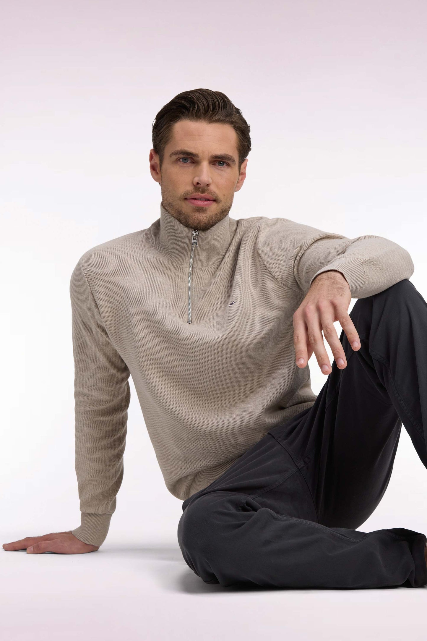 Pull col camionneur en coton beige coupe droite