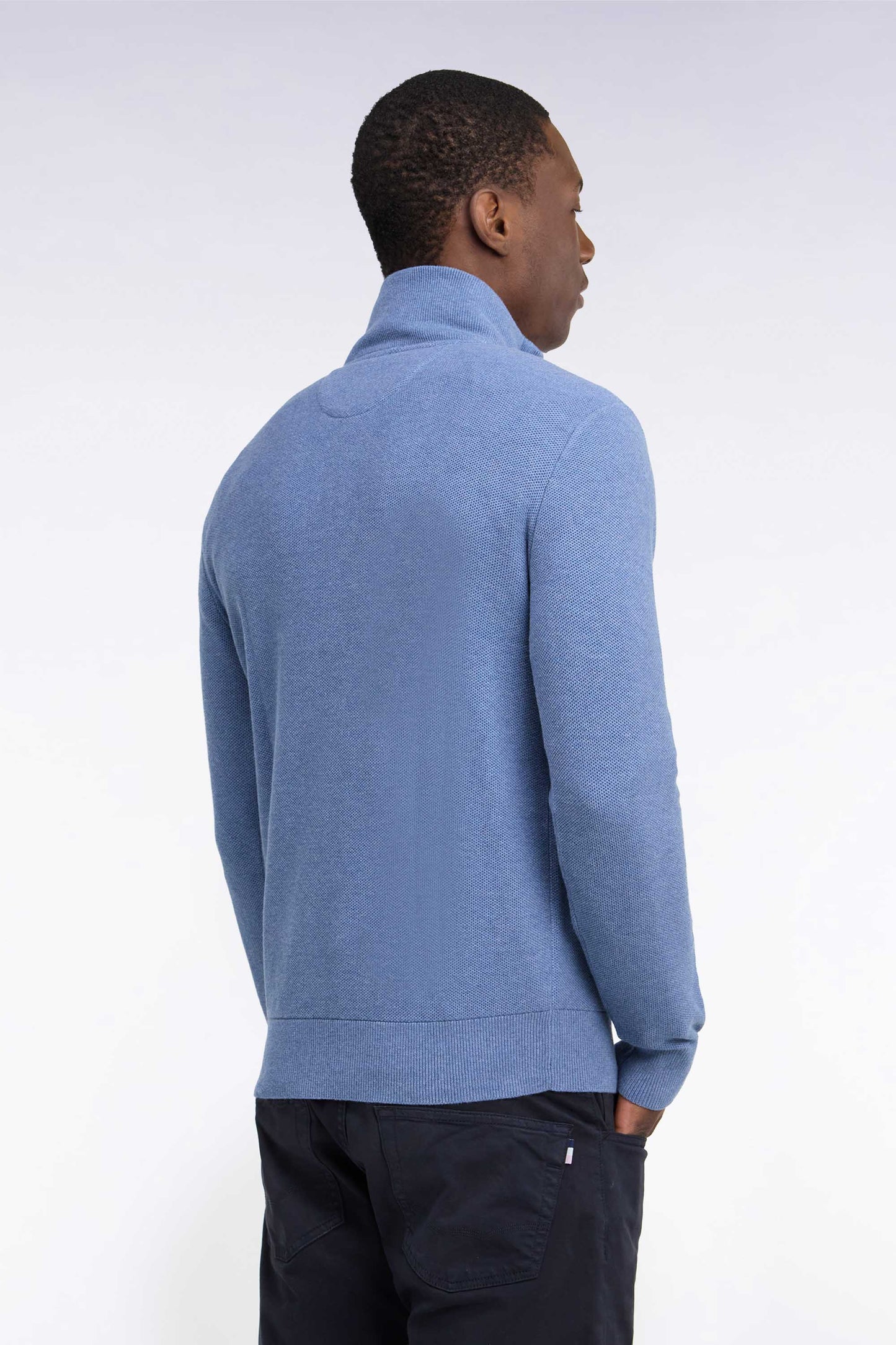Pull col camionneur en coton bleu coupe droite