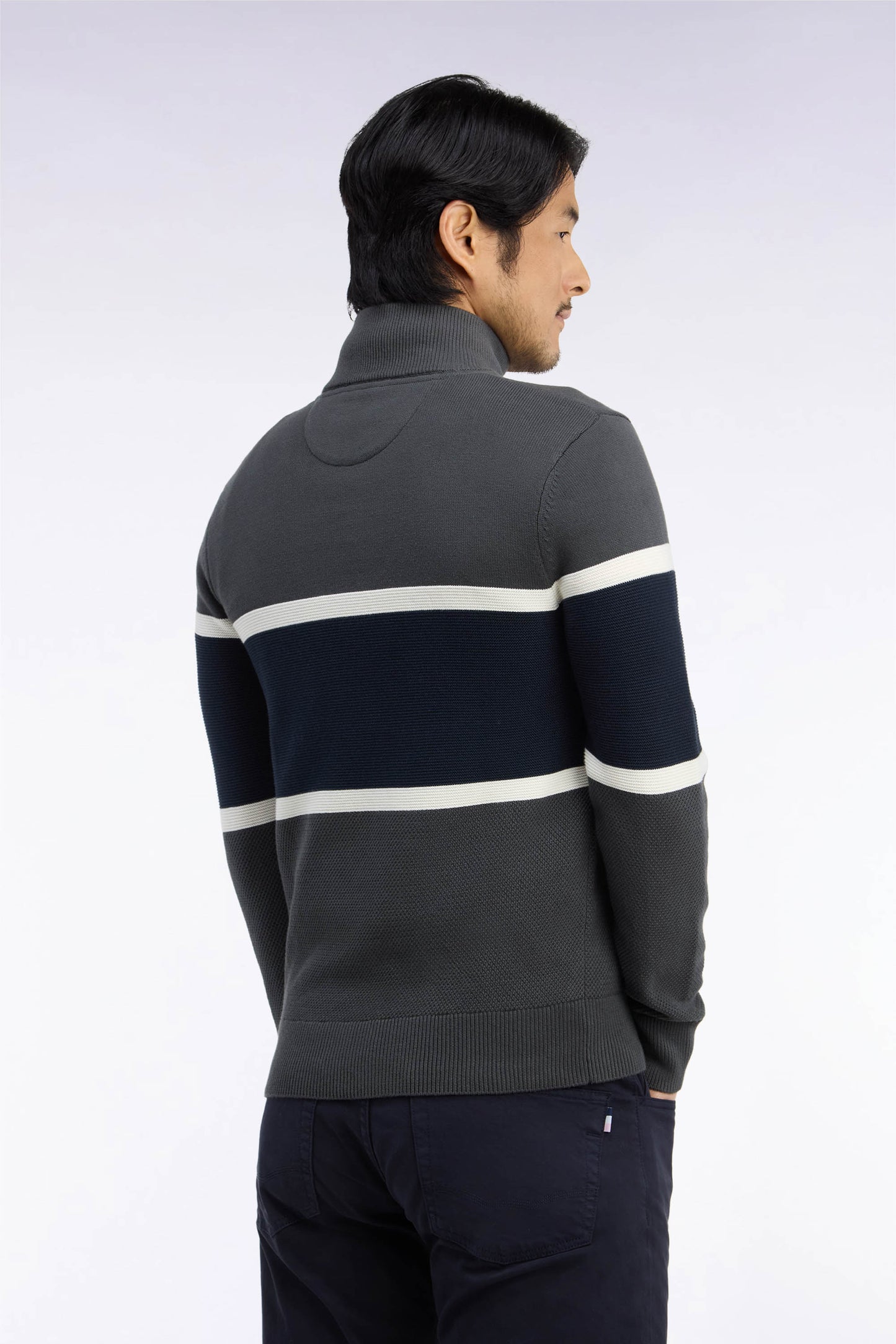 Pull à col camionneur en coton kaki à découpes contrastées coupe droite