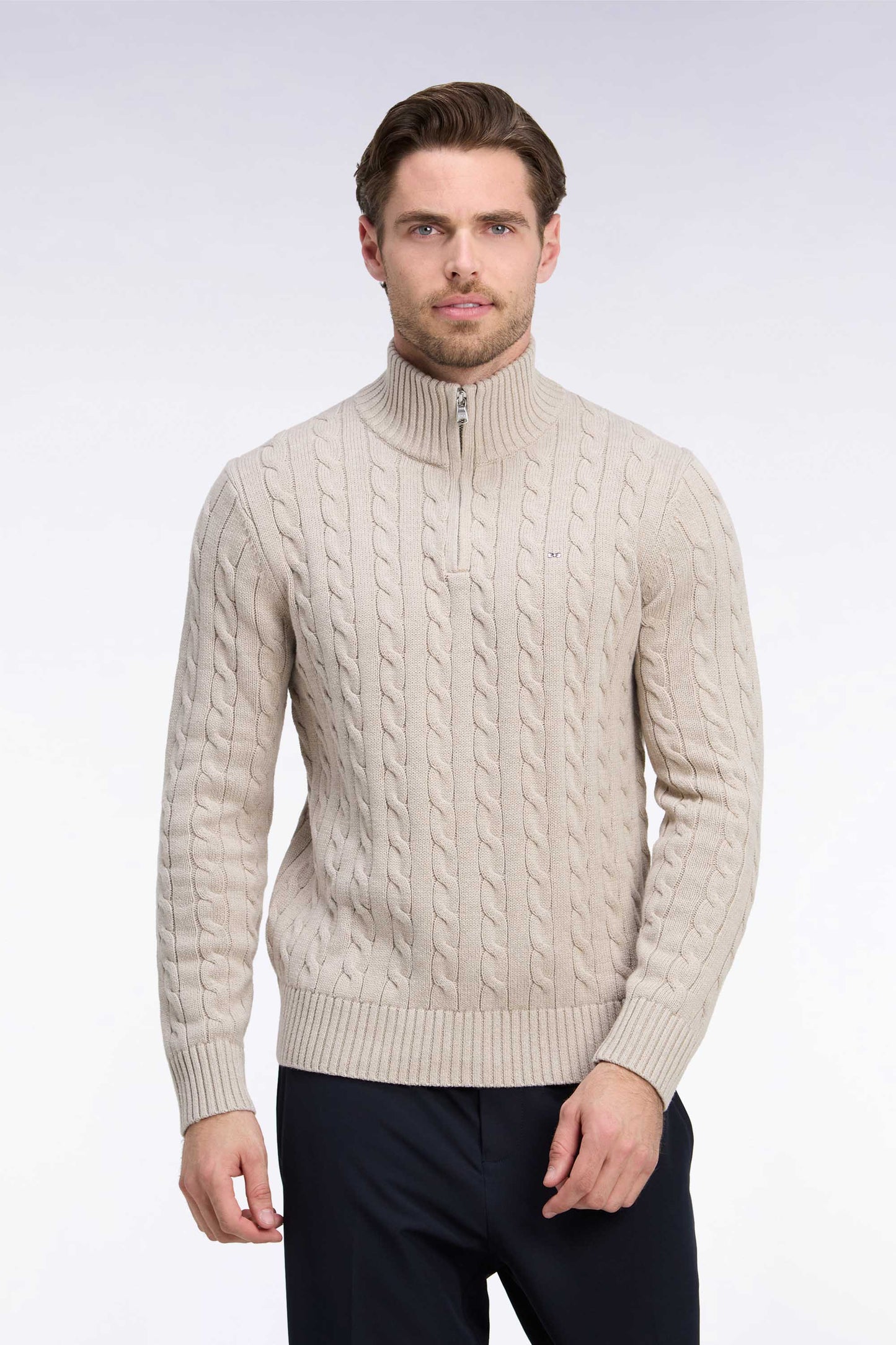 Pull à torsades à col camionneur en coton beige coupe droite