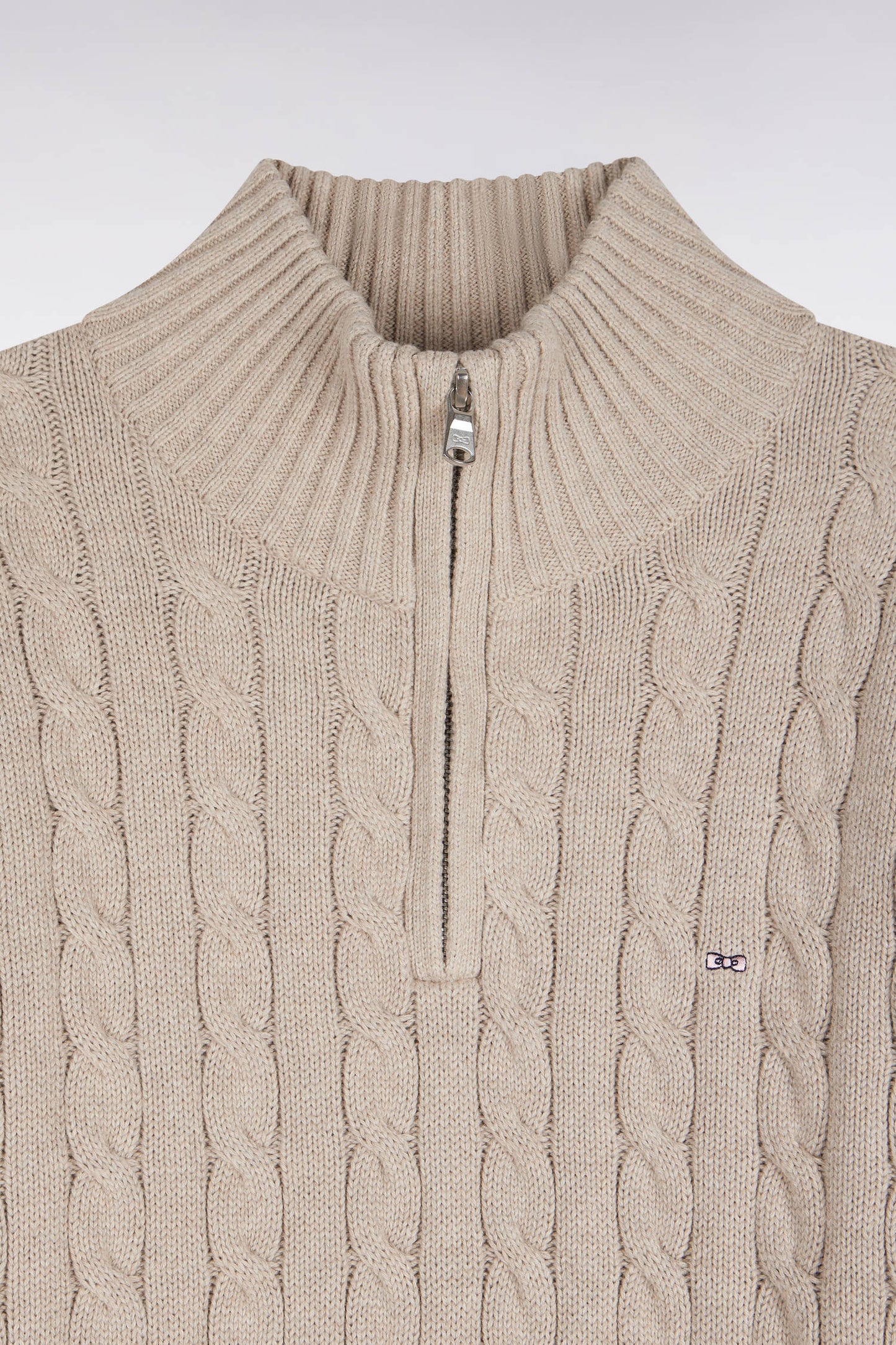 Pull à torsades à col camionneur en coton beige coupe droite