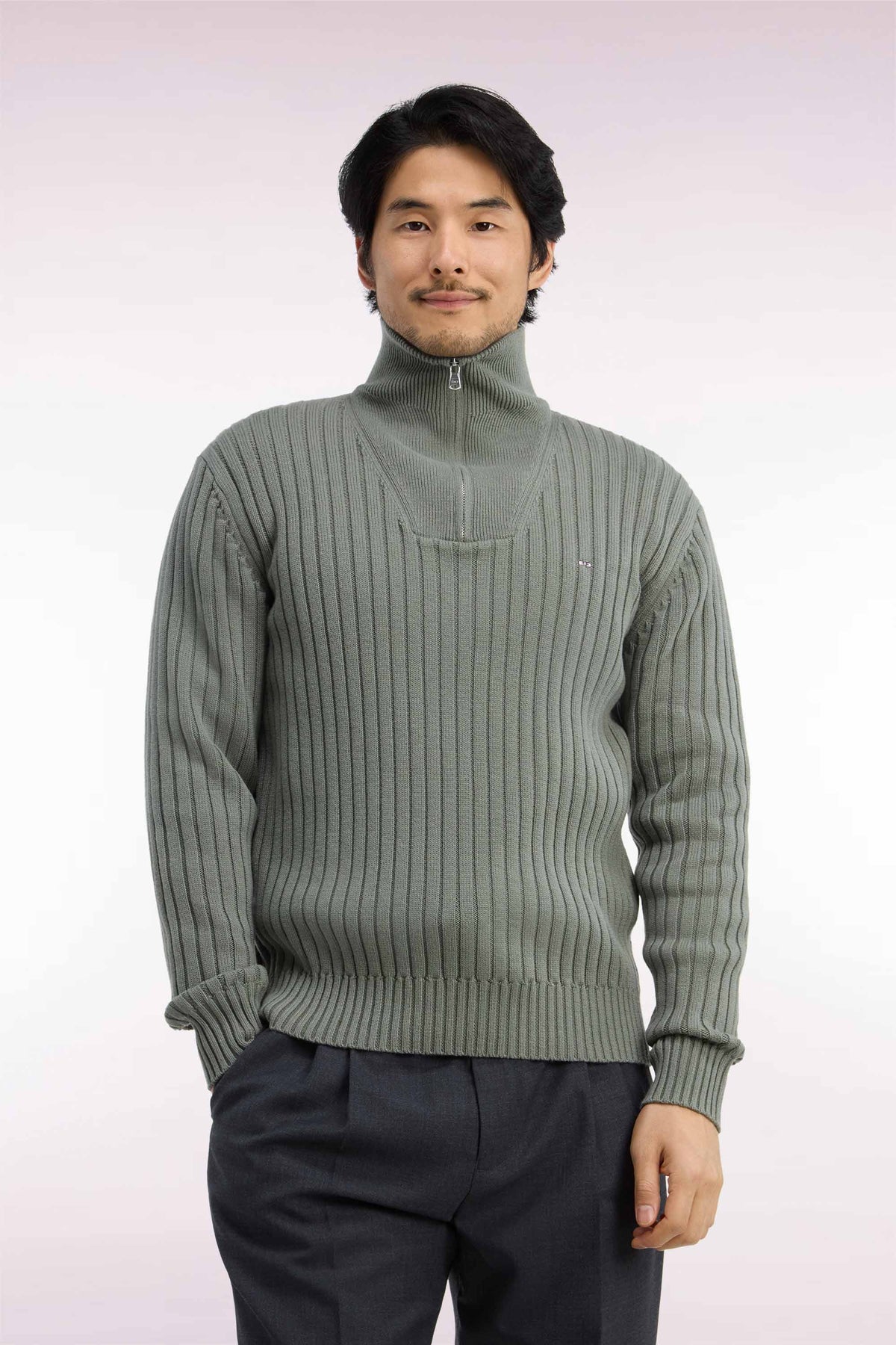 Pull col camionneur en laine et coton vert olive côtelé coupe droite