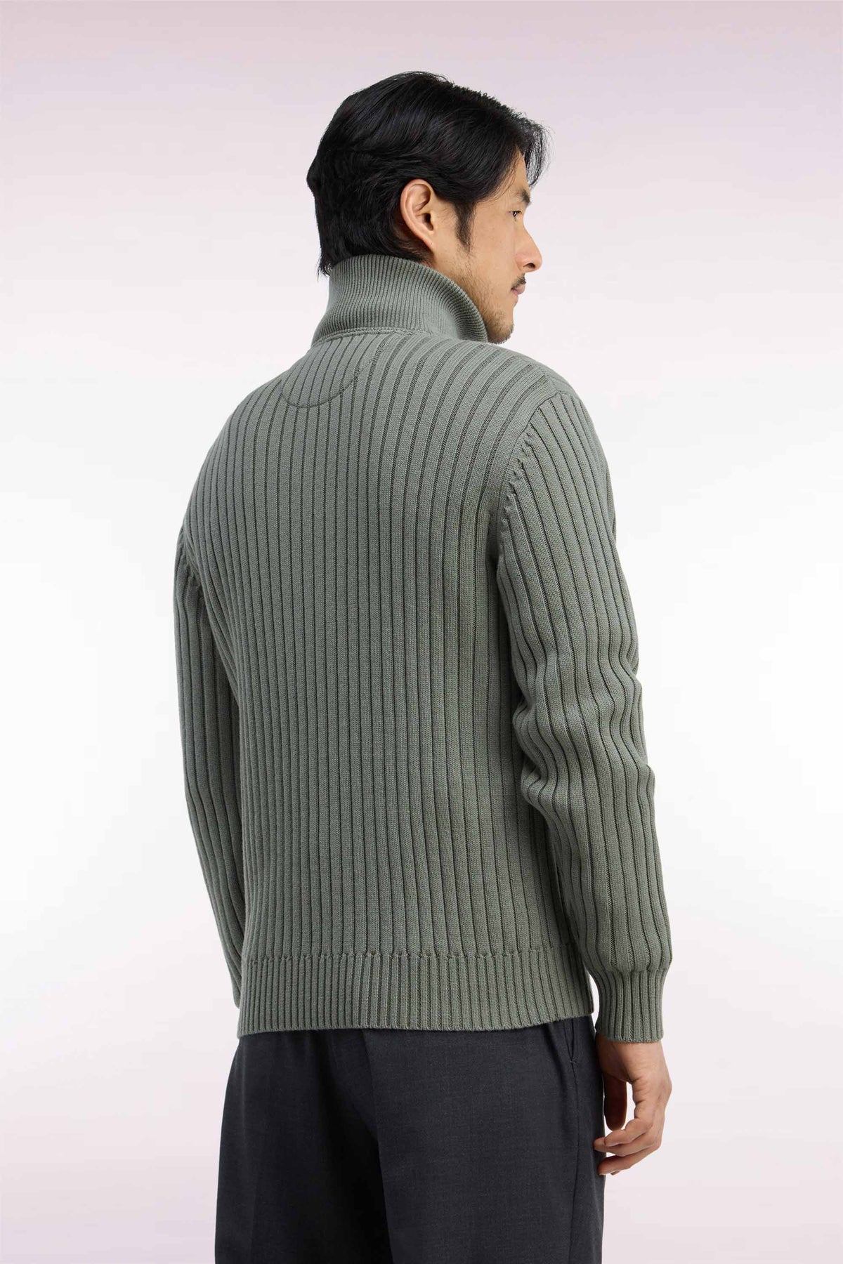 Pull col camionneur en laine et coton vert olive côtelé coupe droite