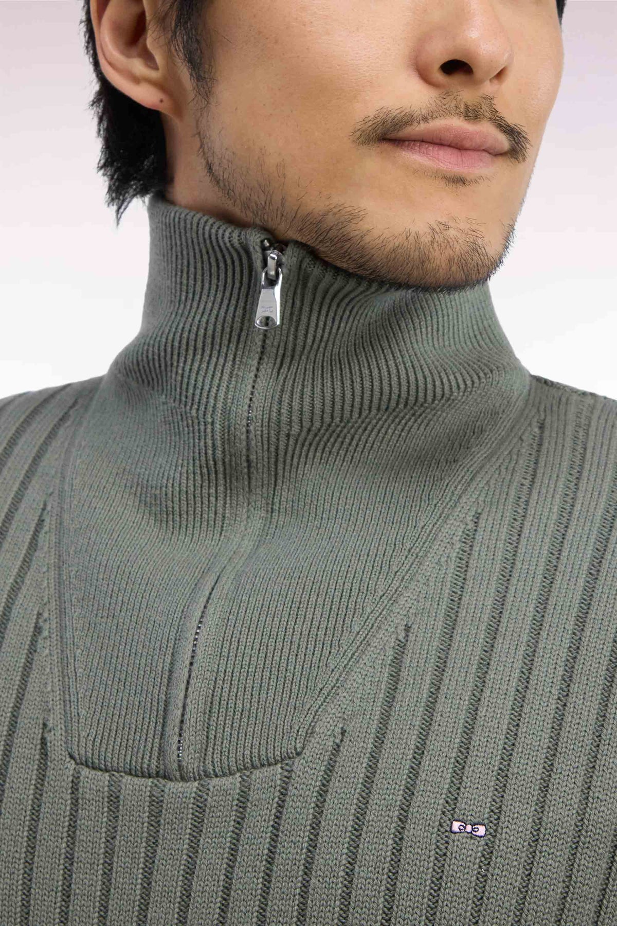 Pull col camionneur en laine et coton vert olive côtelé coupe droite