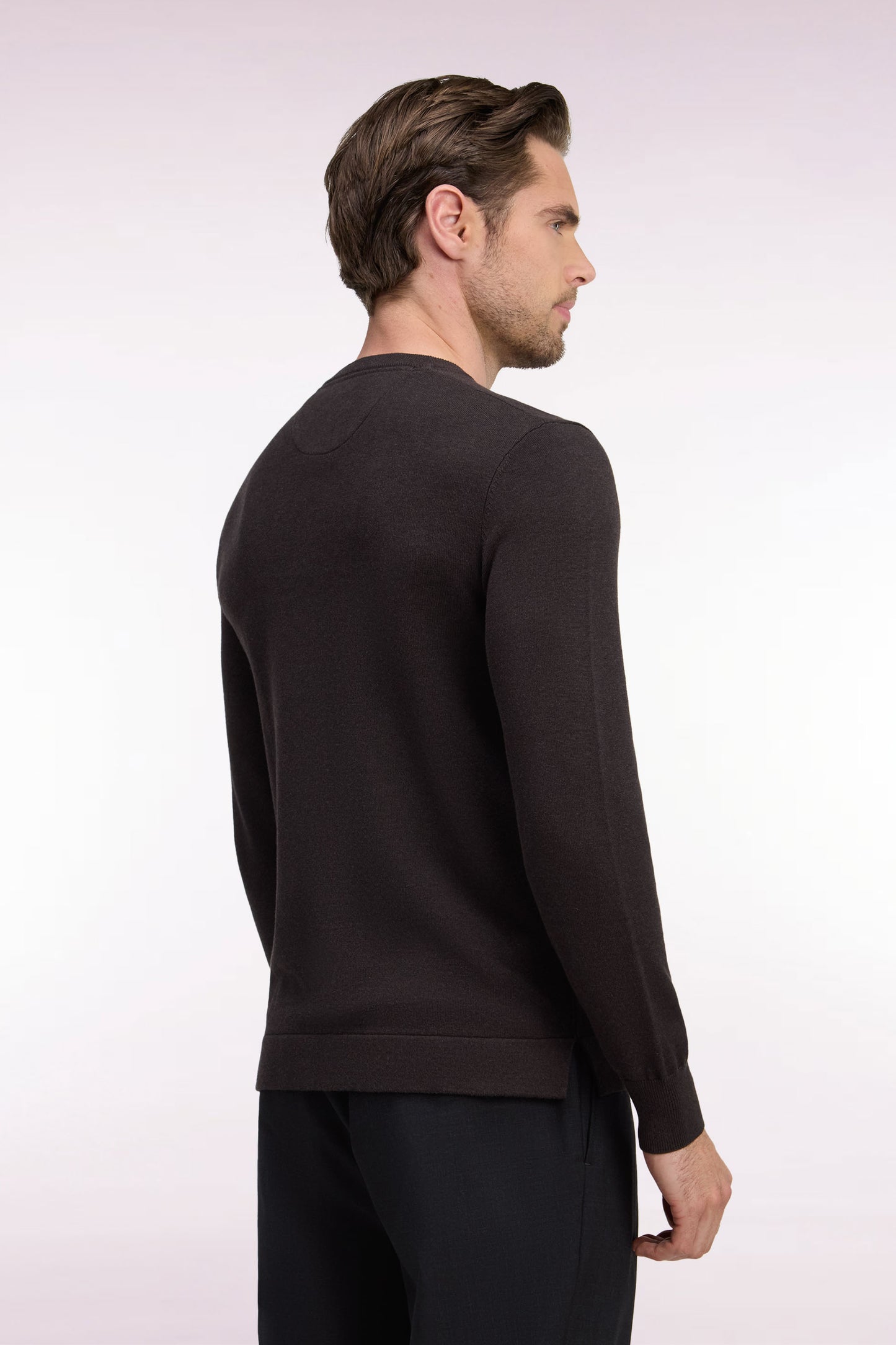 Pull à col rond en coton et viscose marron coupe droite
