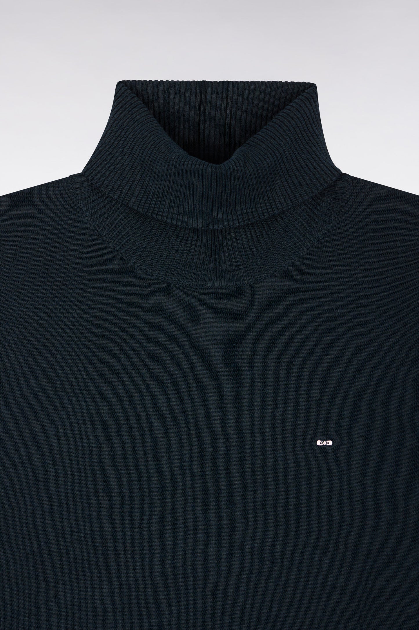 Pull à col roulé en coton et viscose marine coupe droite