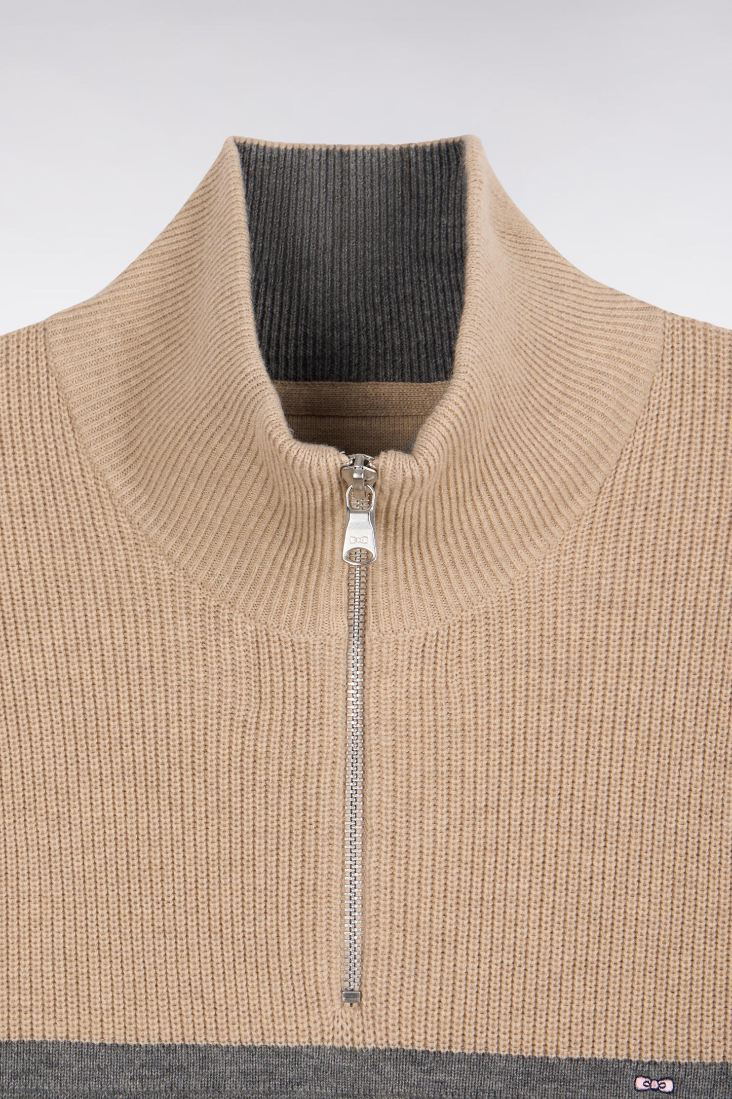 Pull à col camionneur en laine et coton bicolore beige et gris