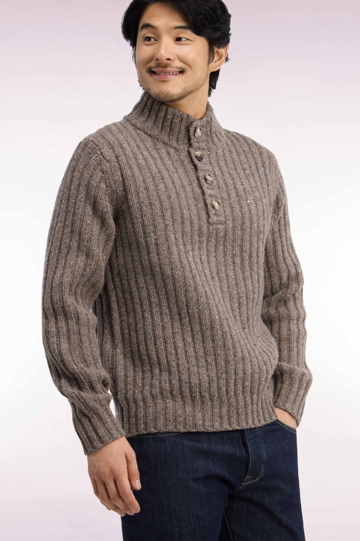 Pull à col montant boutonné en maille épaisse côtelée kaki chiné