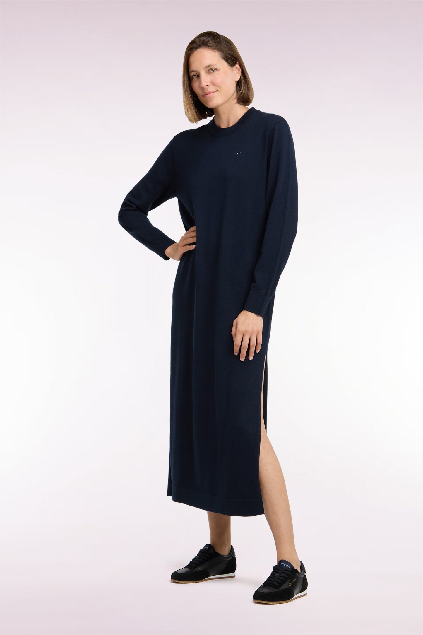 Robe midi fendue en laine marine coupe droite