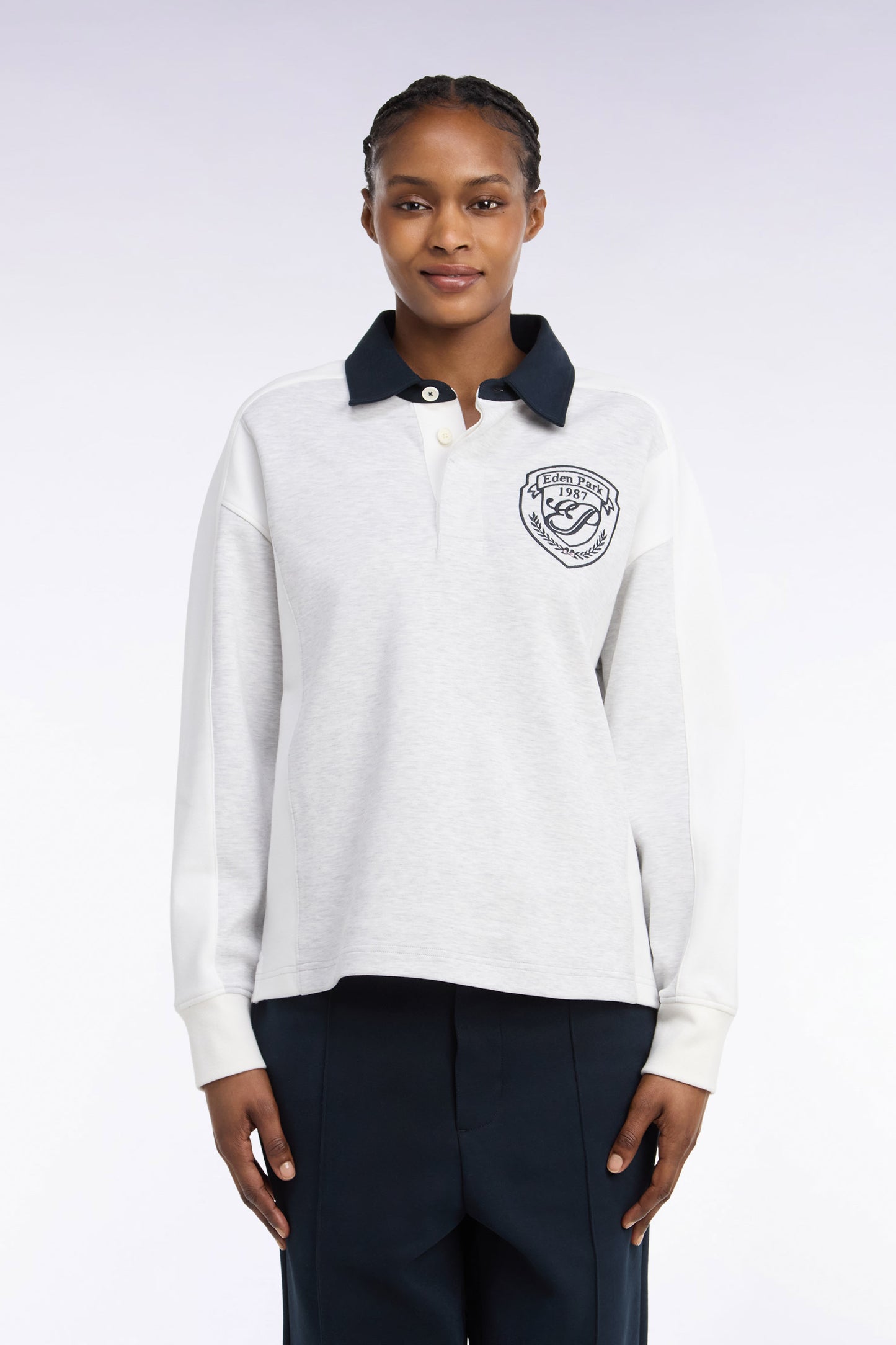 Sweatshirt unisexe à col maillot en interlock gris et découpes contrastées coupe loose