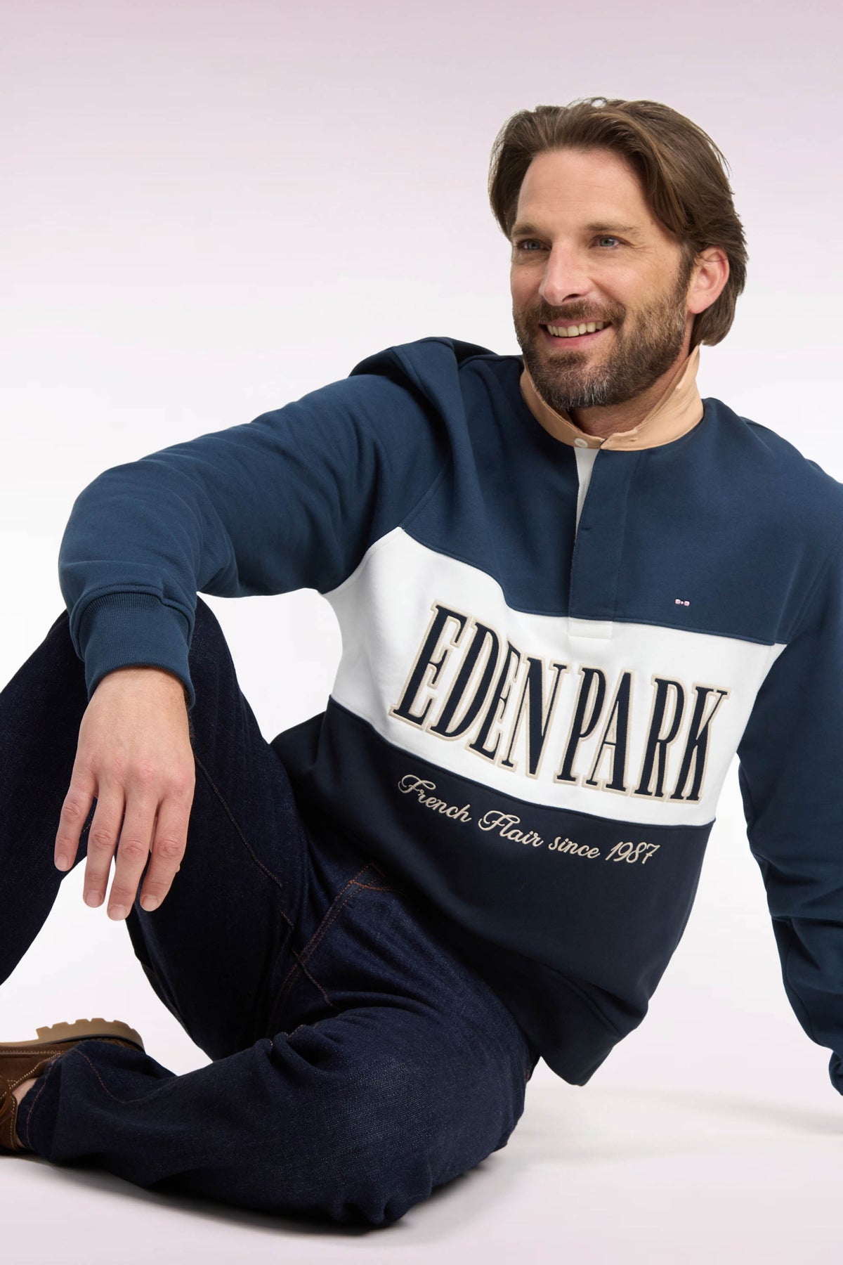 Sweatshirt zippé à col polo gris coupe droite
