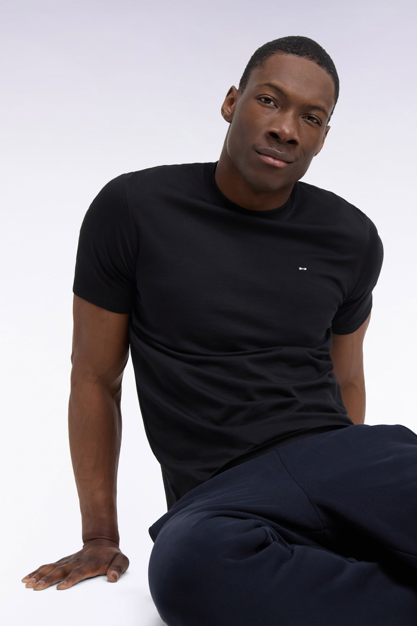 T-shirt manches courtes en coton noir coupe droite nœud papillon