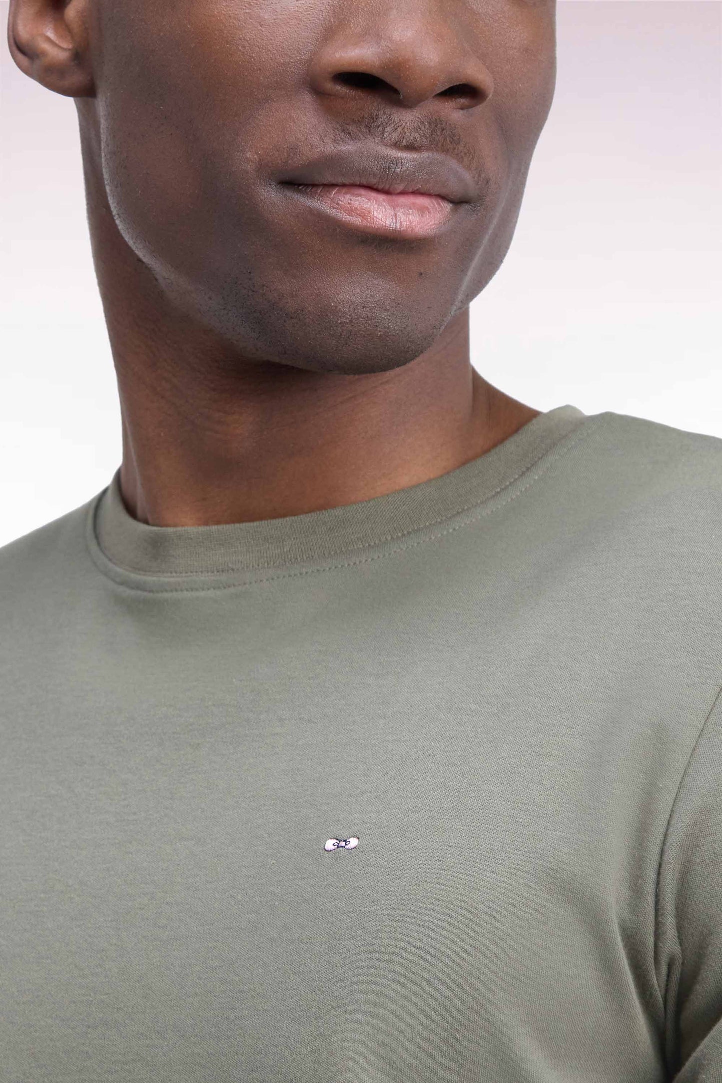 T-shirt manches courtes en coton vert olive coupe droite