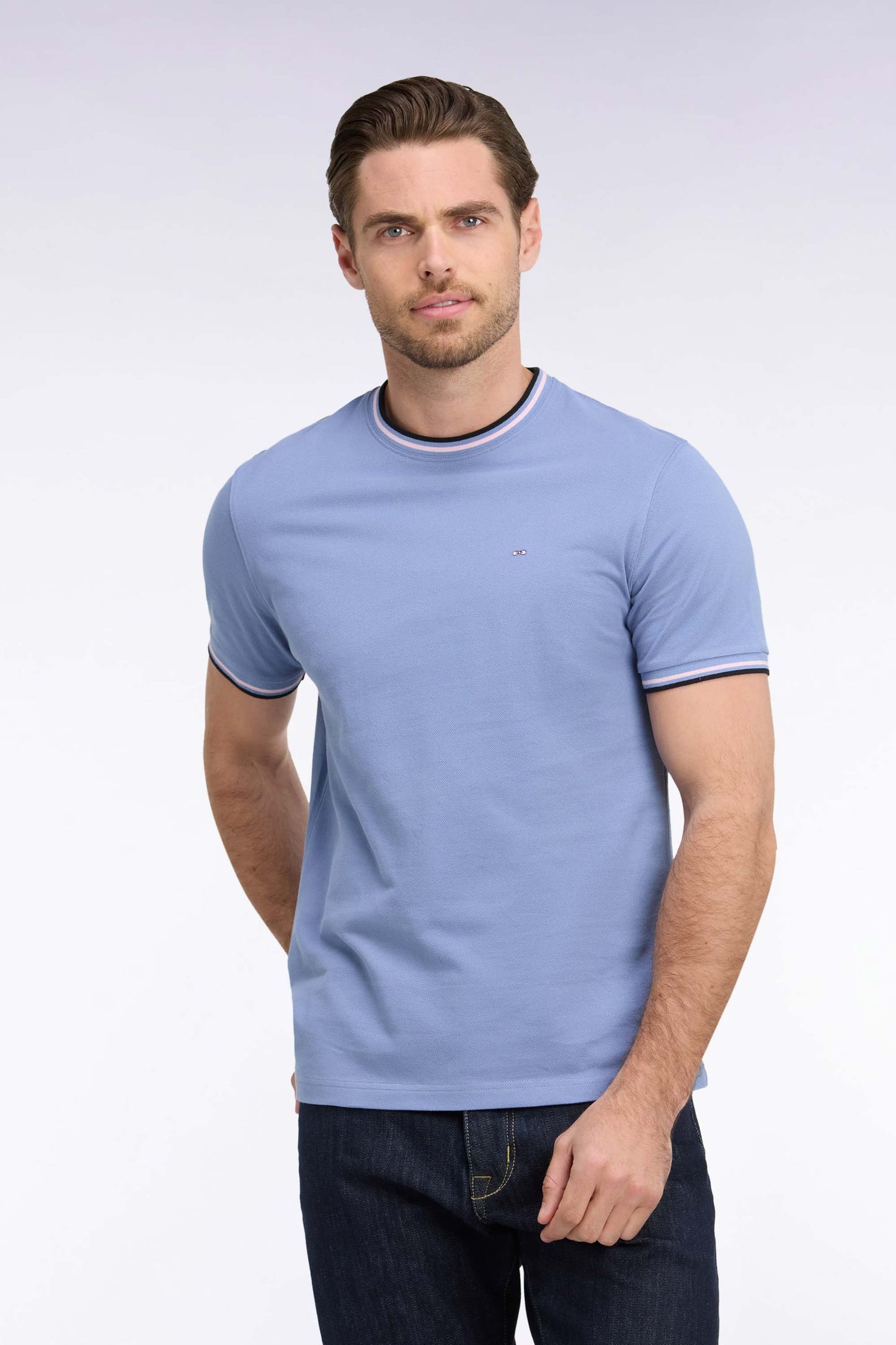 T-shirt manches courtes en coton bleu à bords-côtes rayés coupe droite
