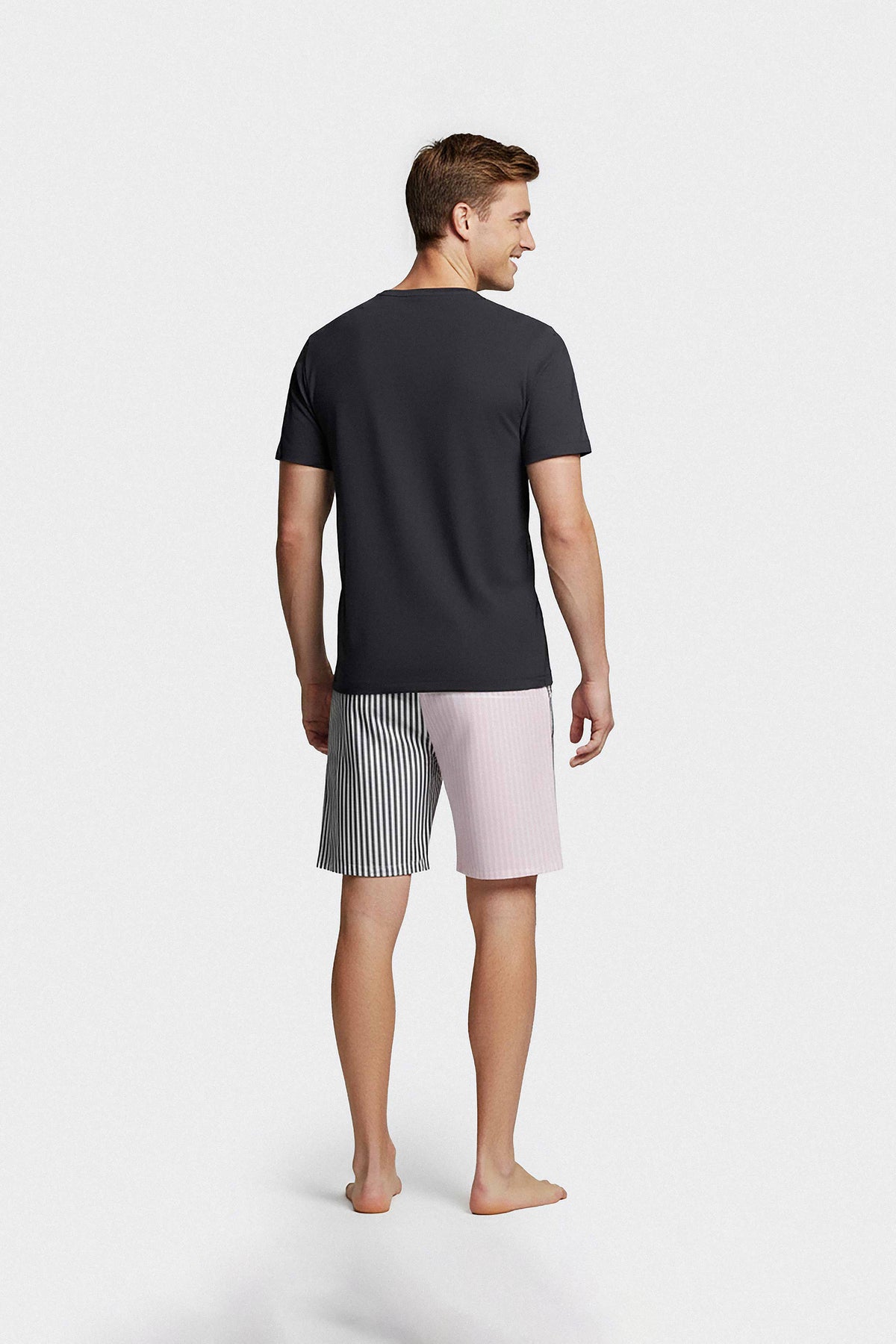 Ensemble pyjama court en coton T-shirt marine et short à rayures bâtons marine et roses