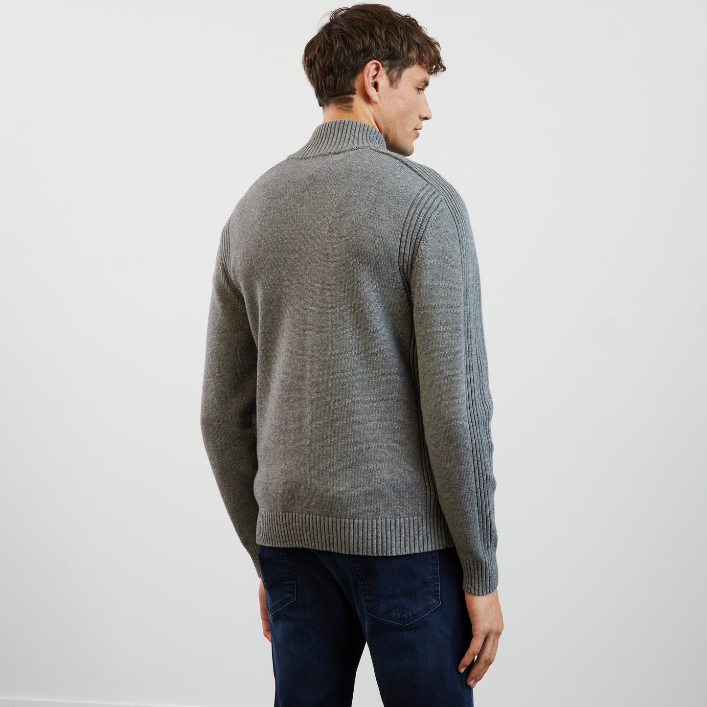 Pull gris camionneur en jeu de maille