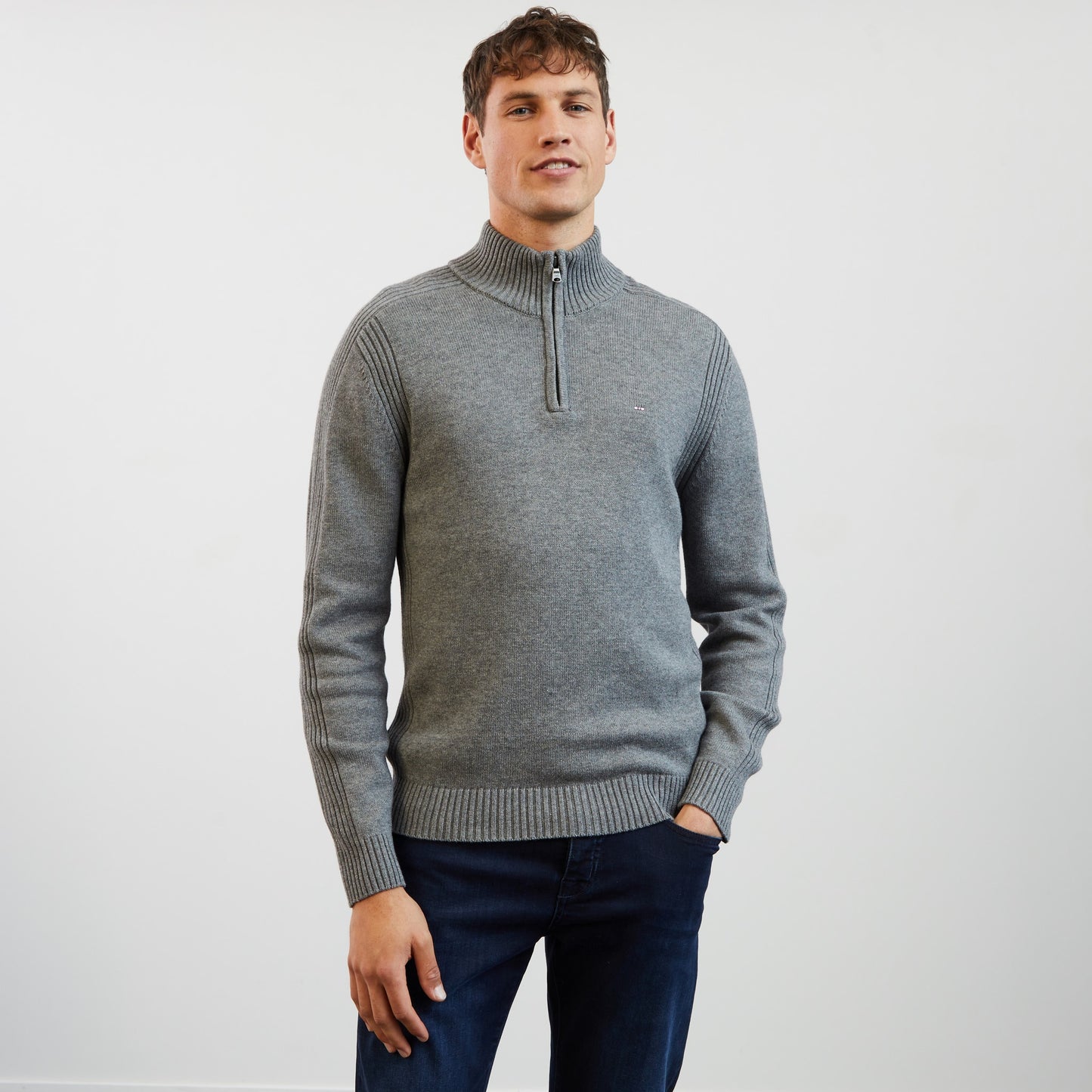 Pull gris camionneur en jeu de maille