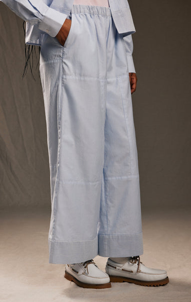 Pantalon à jambes larges upcyclé en coton rayé ciel et blanc Pap'Atelier