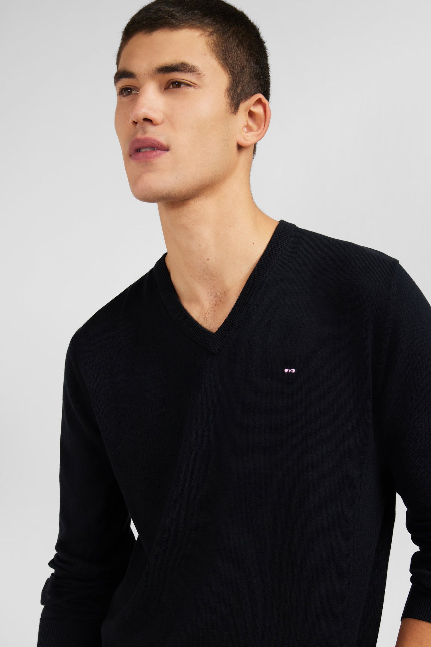 Pull noir à col V en coton