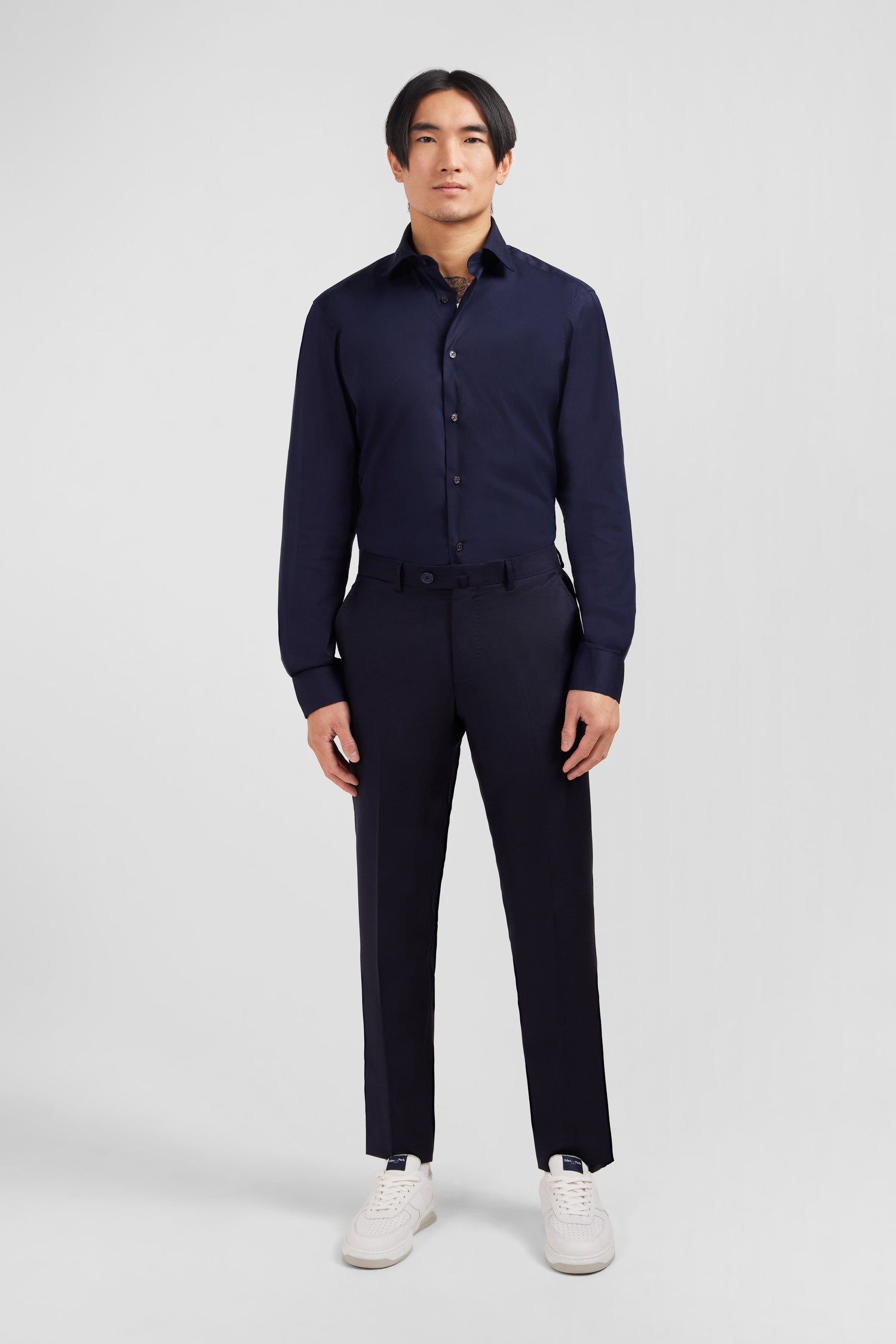 Pantalon regular bleu foncé en laine à plis cassés