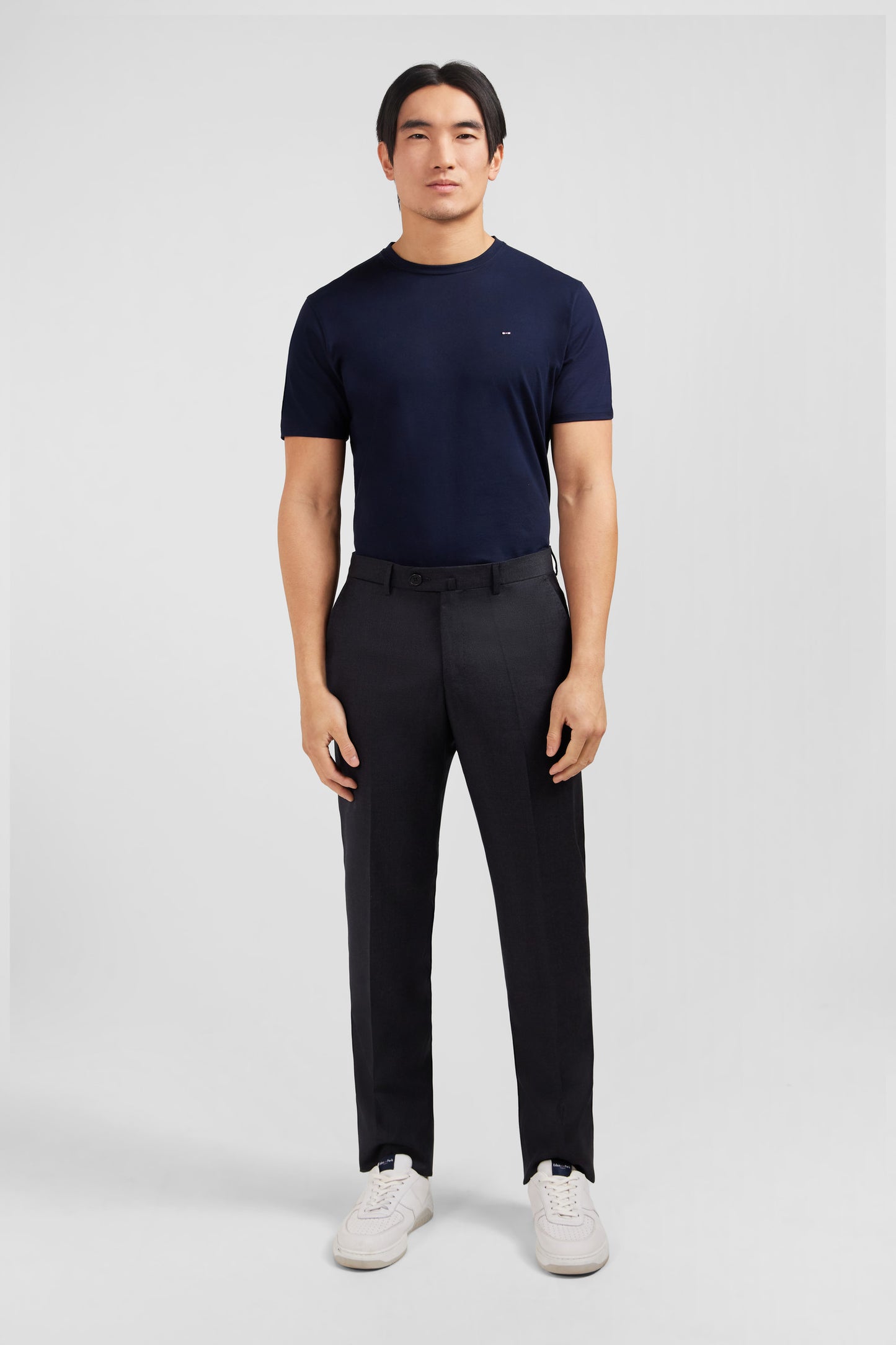 Regular dark grey wool trousers with broken fold