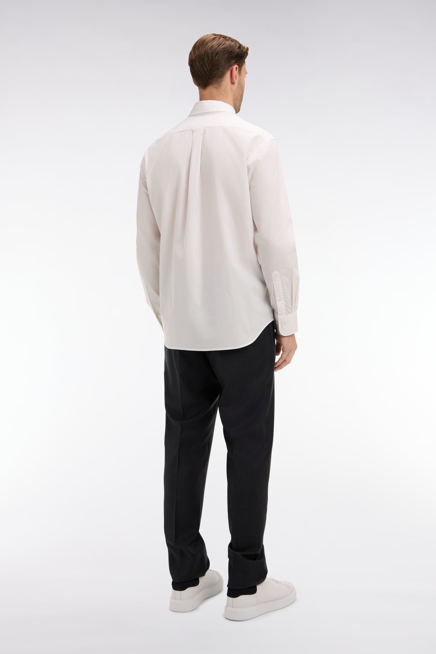 Regular dark grey wool trousers with broken fold