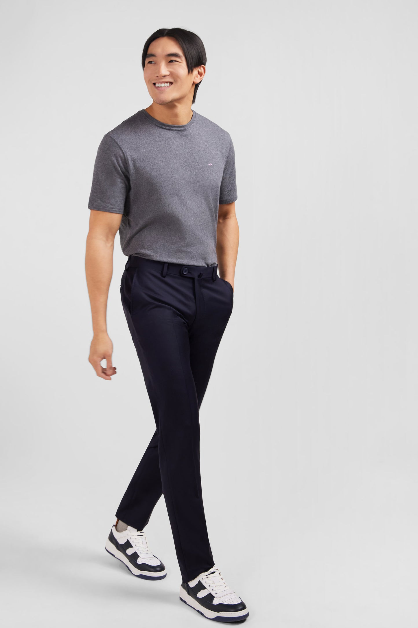 Pantalon slim bleu foncé en laine à plis cassés