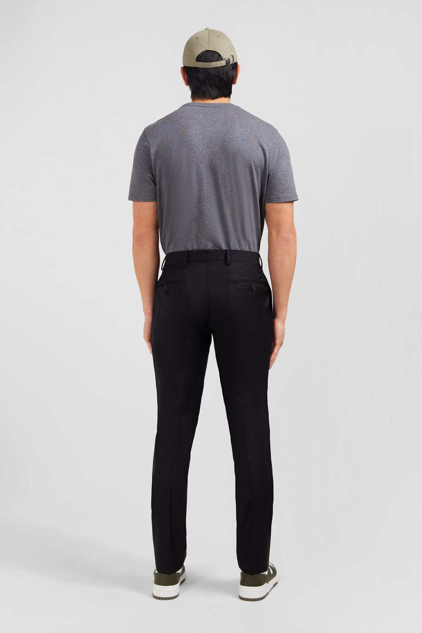 Pantalon slim noir en laine à plis cassés