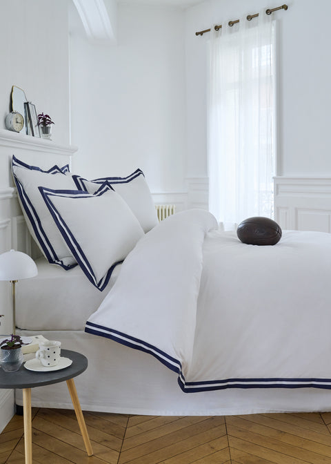 Comforter cover in white cotton percale with navy trim - Image 1