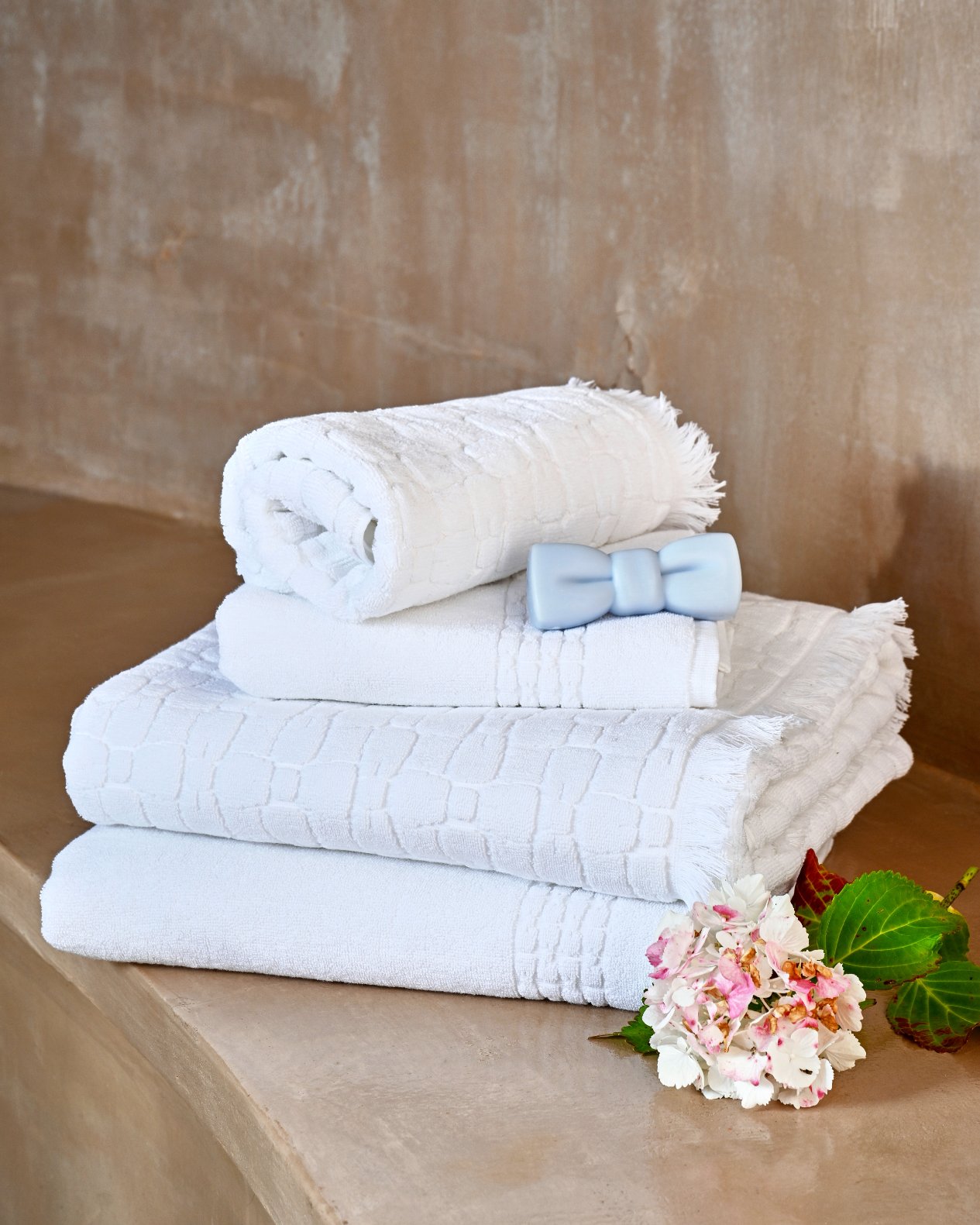 Serviette de toilette en coton blanc à micromotifs nœuds papillon