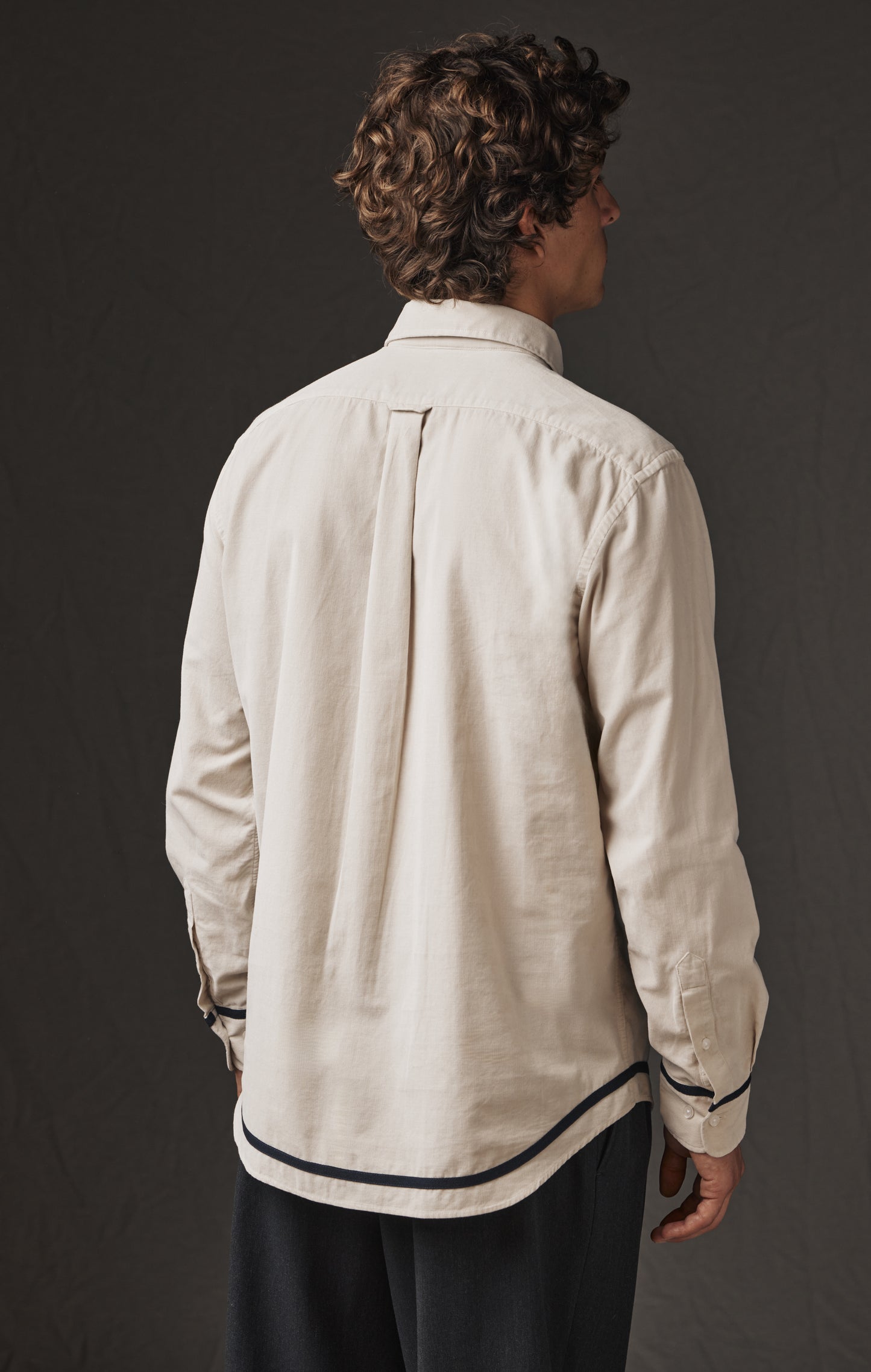 Chemise en coton beige à galons marine upcyclée Pap'Atelier