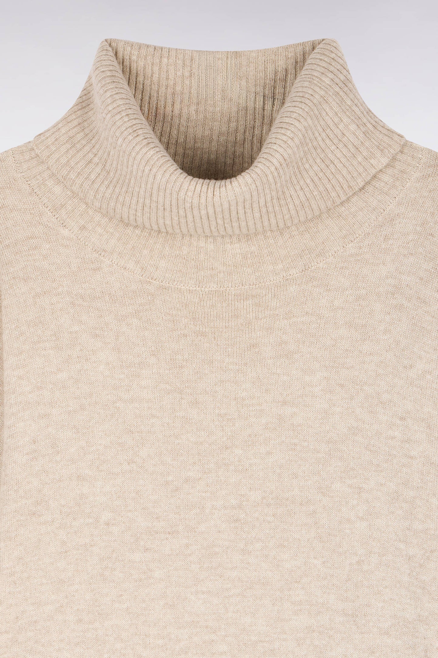 Pull col roulé en laine vierge et cachemire beige