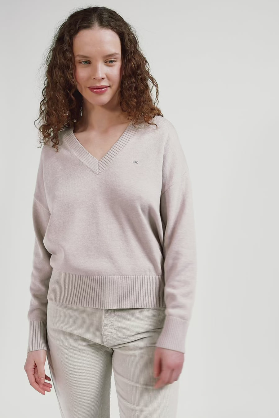 Pull col V en laine et coton beige coupe Relaxed