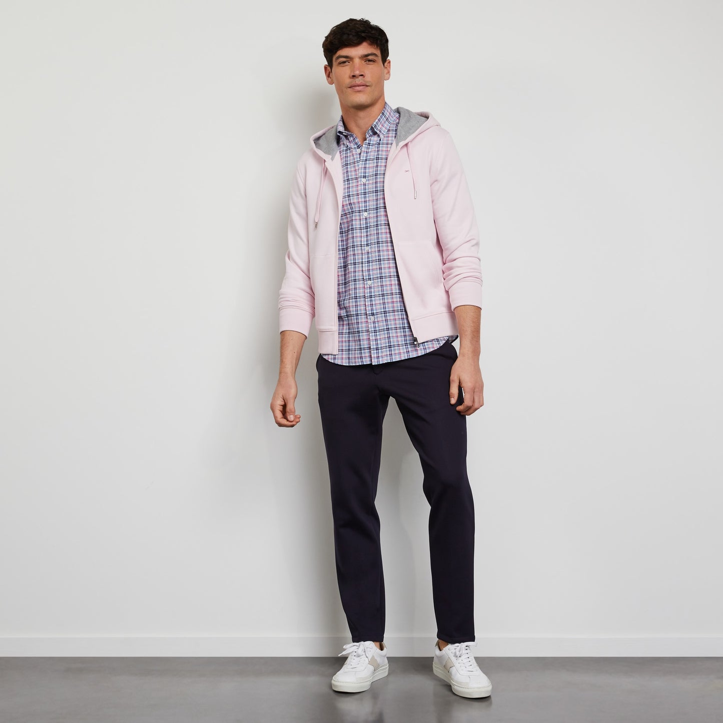 Light pink zipped sweatshirt with hood