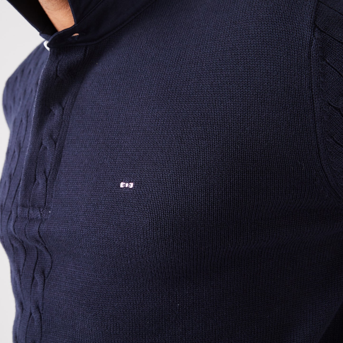 Pull marine à col maillot en coton avec torsades