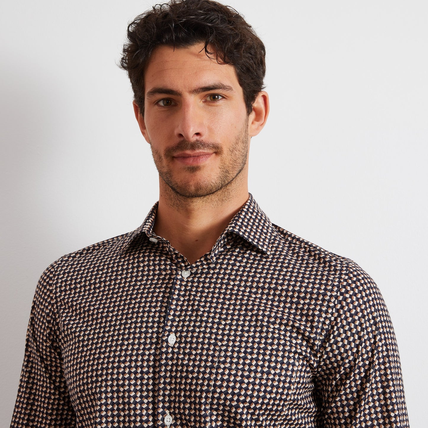 Chemise marron à motif rétro