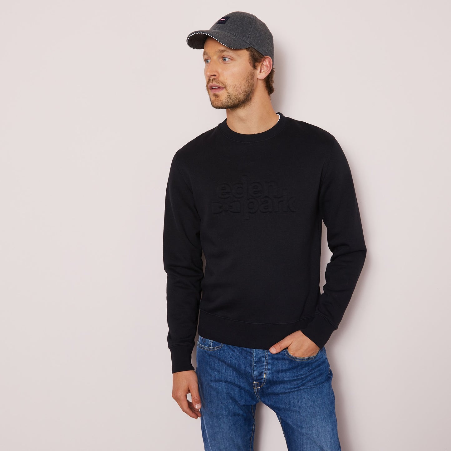 Sweat noir à logo embossé